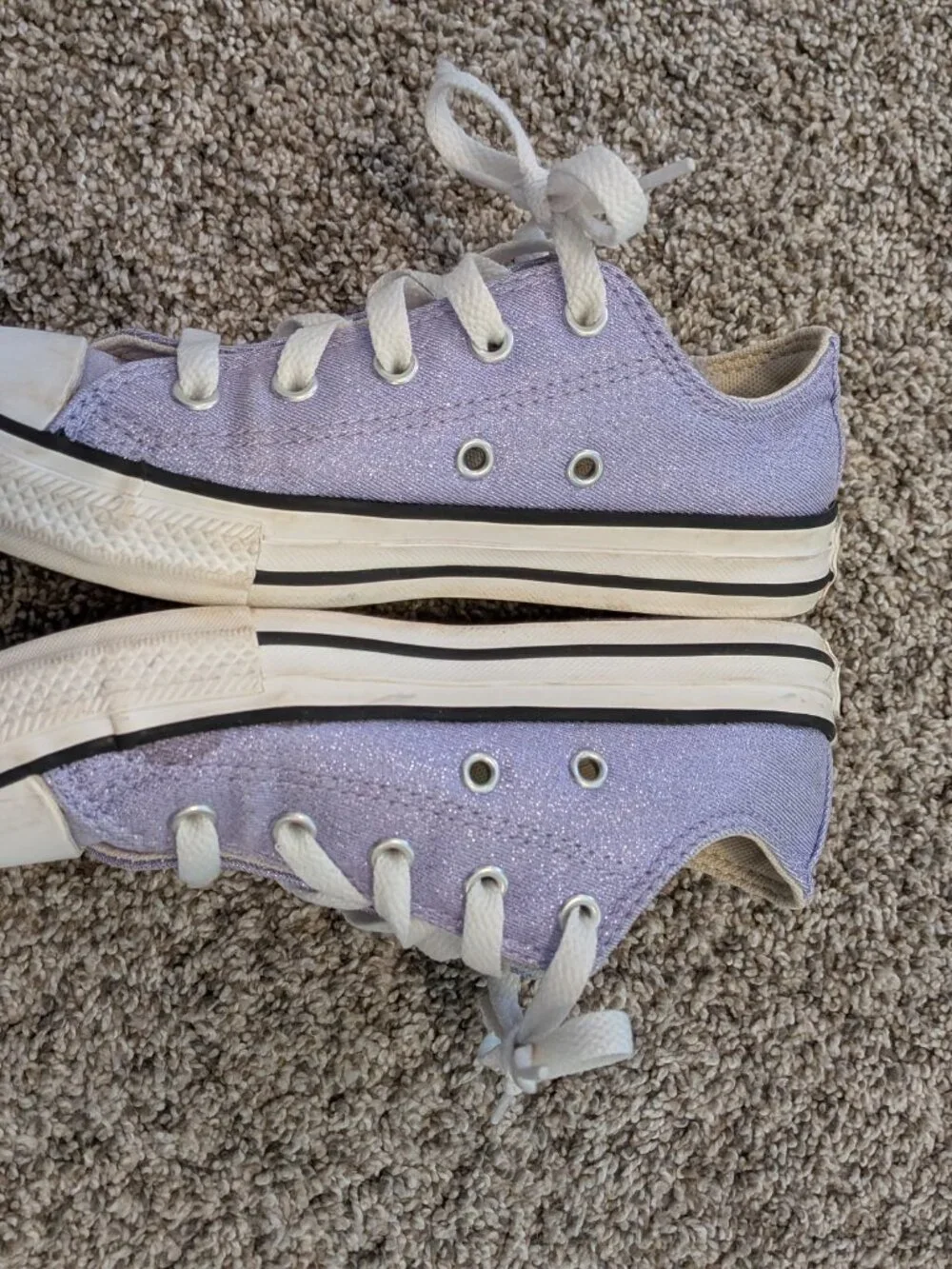 ⭐ Girl's Purple Shimmer Converse size 1 Youth